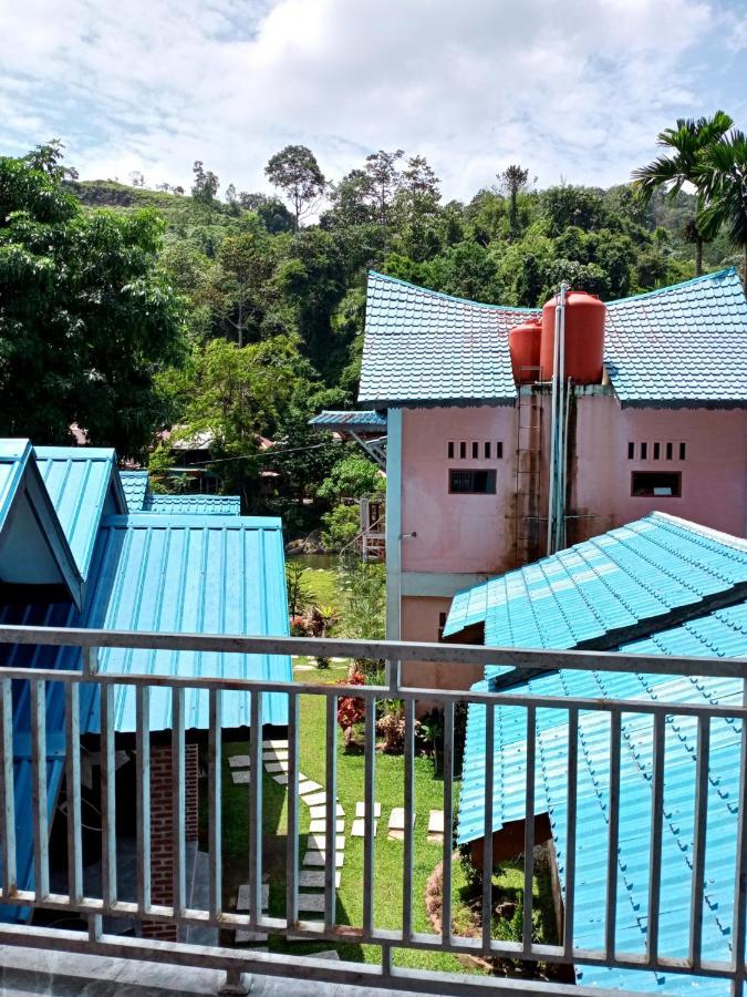 Thomas' Retreat Bukit Lawang Hotel Exterior foto