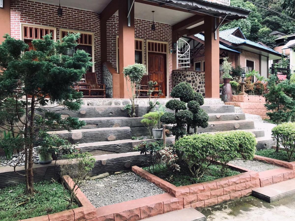 Thomas' Retreat Bukit Lawang Hotel Exterior foto