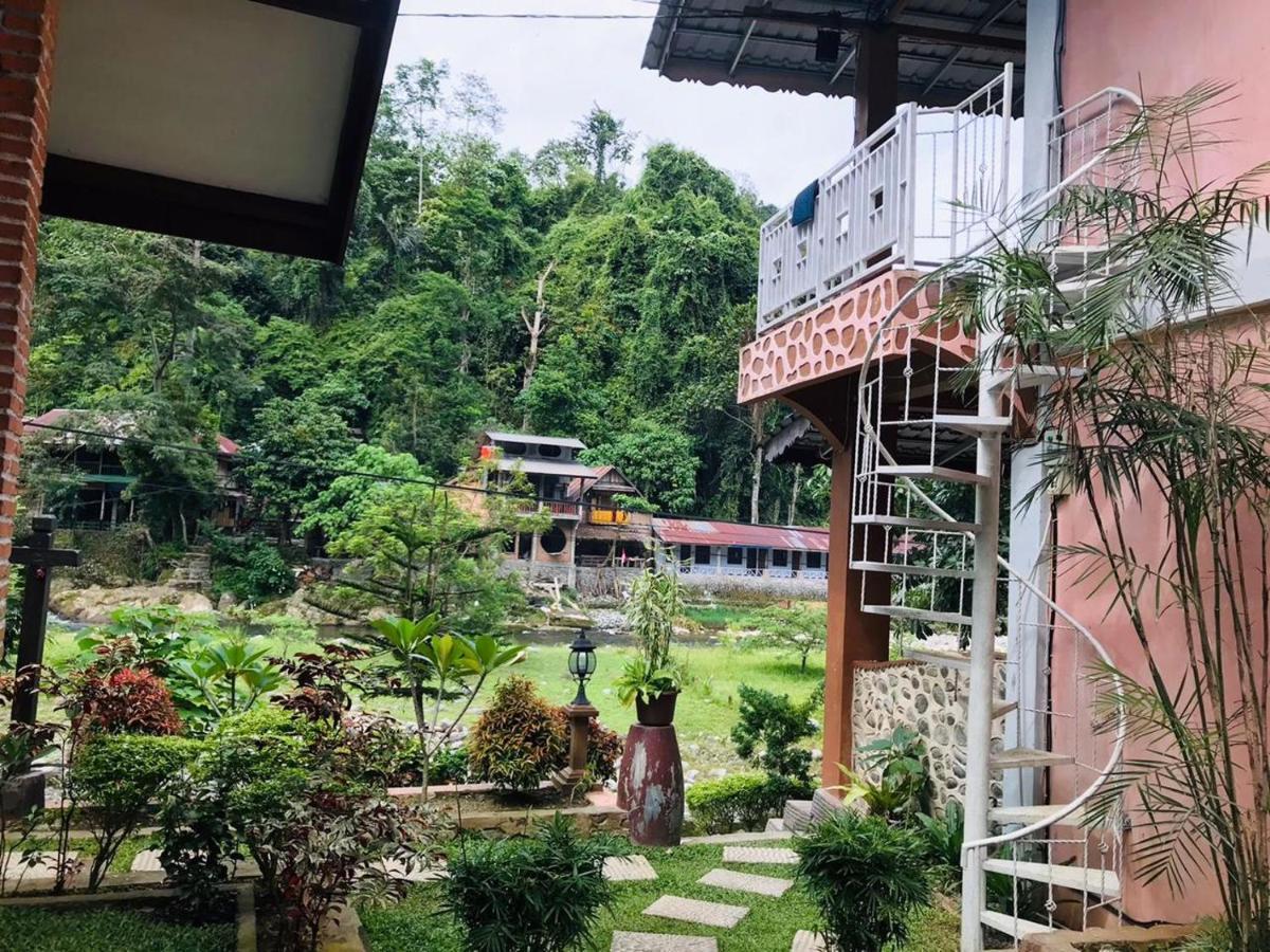 Thomas' Retreat Bukit Lawang Hotel Exterior foto