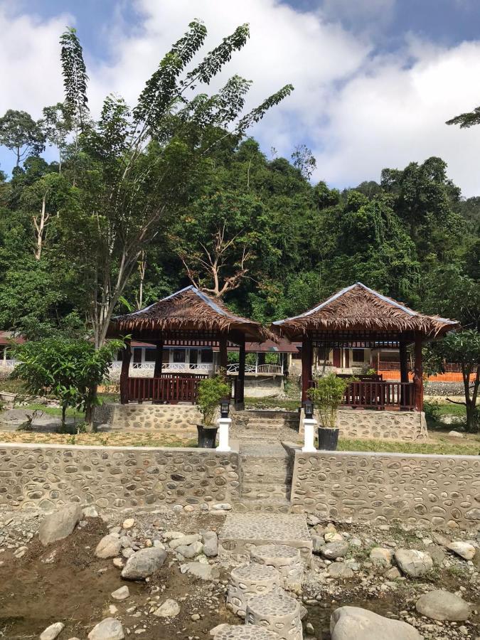 Thomas' Retreat Bukit Lawang Hotel Exterior foto