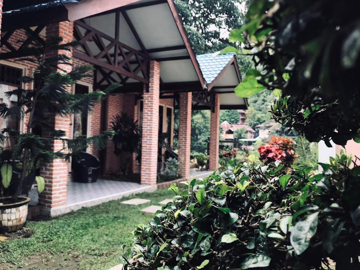 Thomas' Retreat Bukit Lawang Hotel Exterior foto