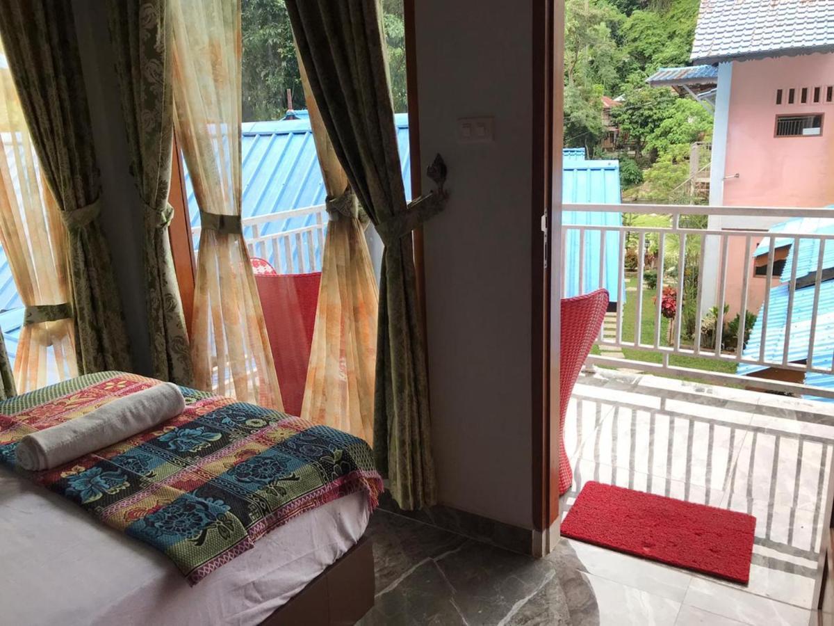 Thomas' Retreat Bukit Lawang Hotel Quarto foto