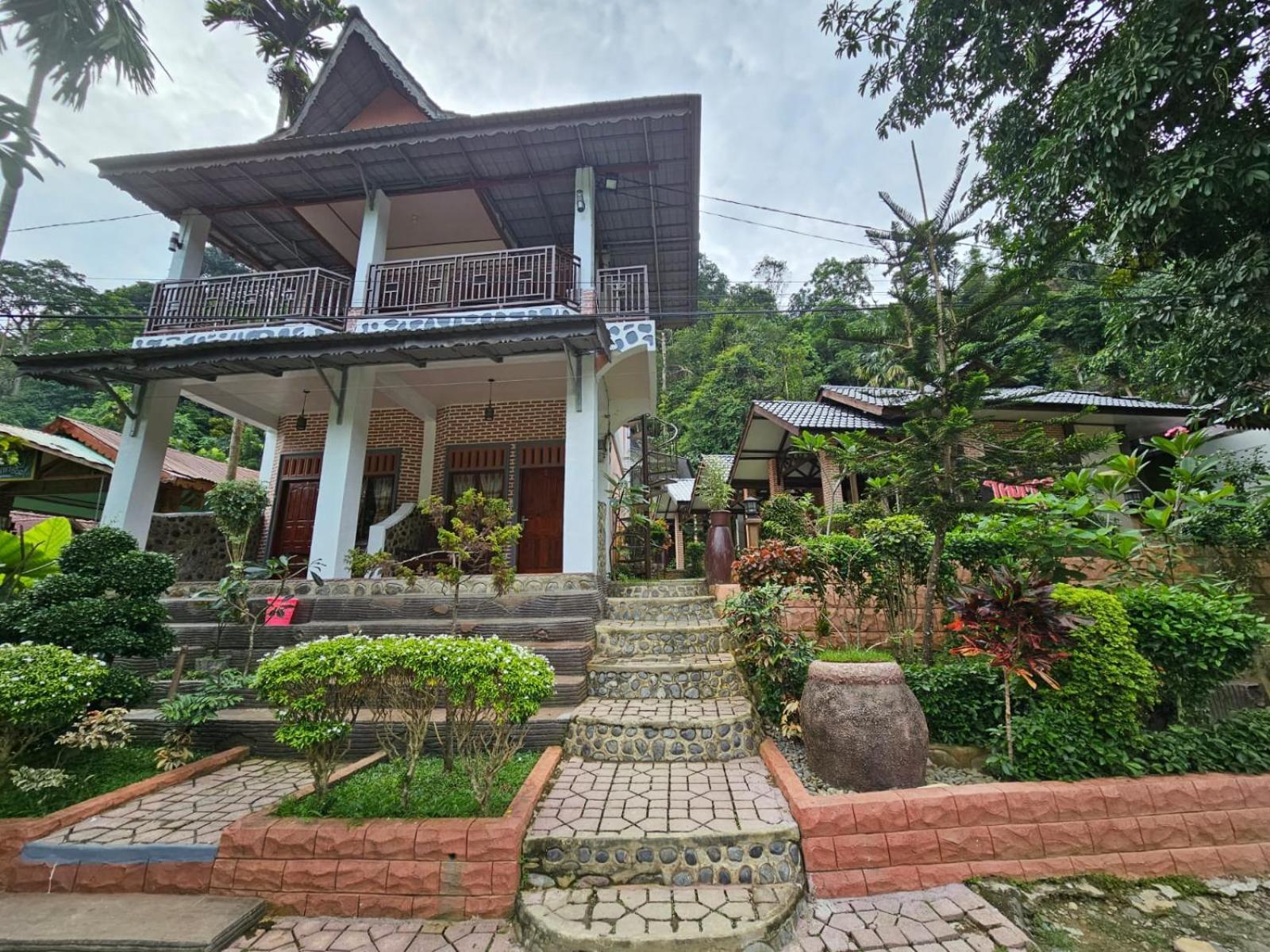 Thomas' Retreat Bukit Lawang Hotel Exterior foto