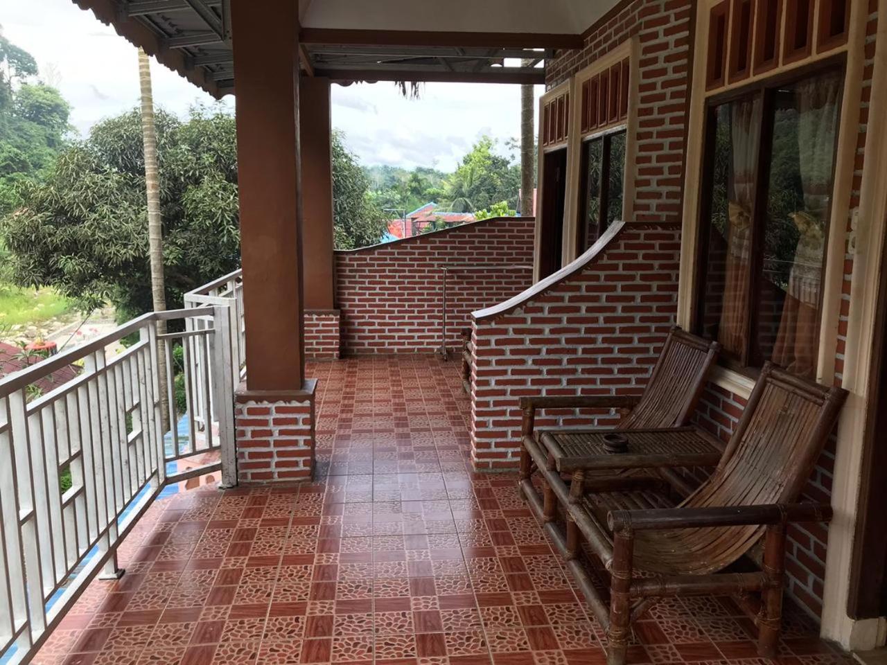 Thomas' Retreat Bukit Lawang Hotel Exterior foto