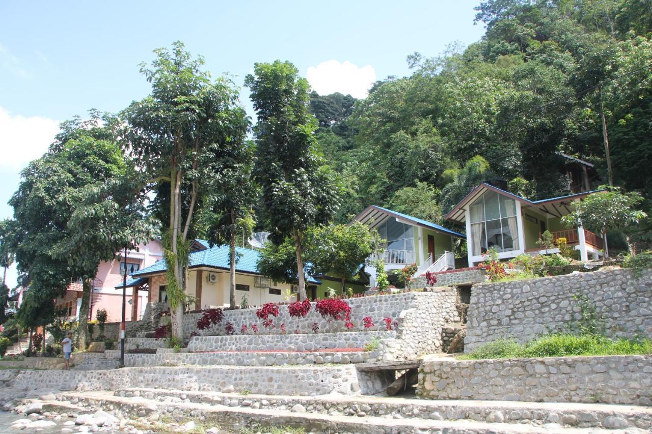 Thomas' Retreat Bukit Lawang Hotel Exterior foto